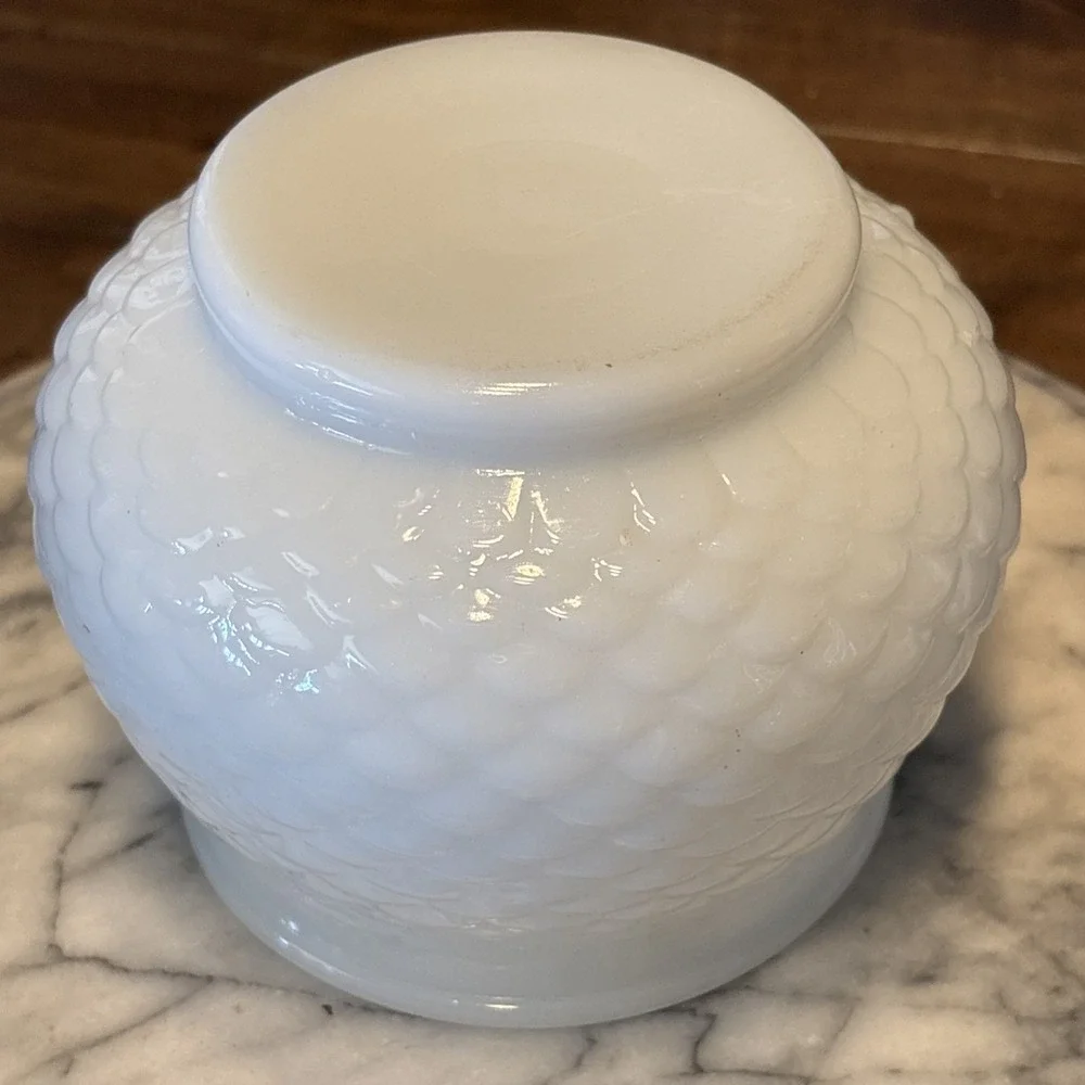VTG MCM E. O. Brody Glass Company Cleveland Ohio Milk Glass Scallop Planter Vase